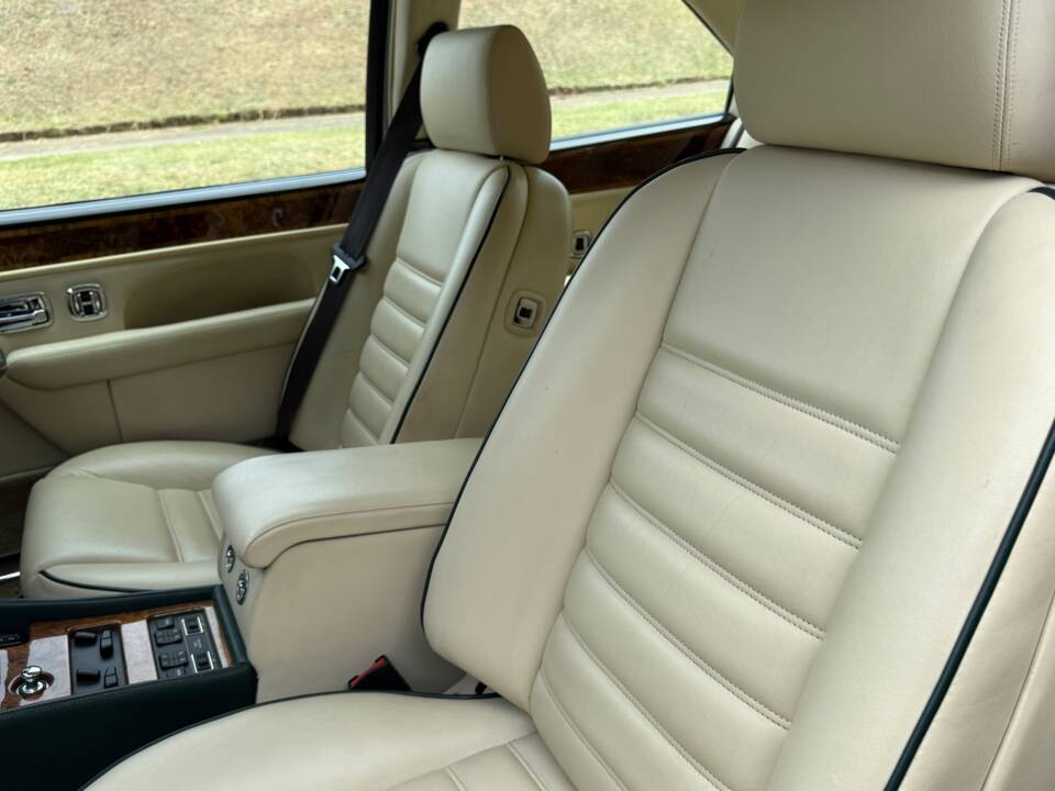 Bild 17/34 von Bentley Continental R (1995)
