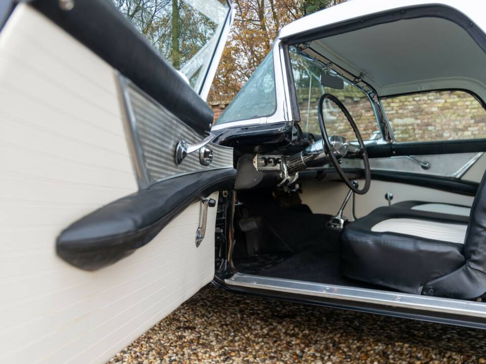 Bild 46/50 von Ford Thunderbird (1955)