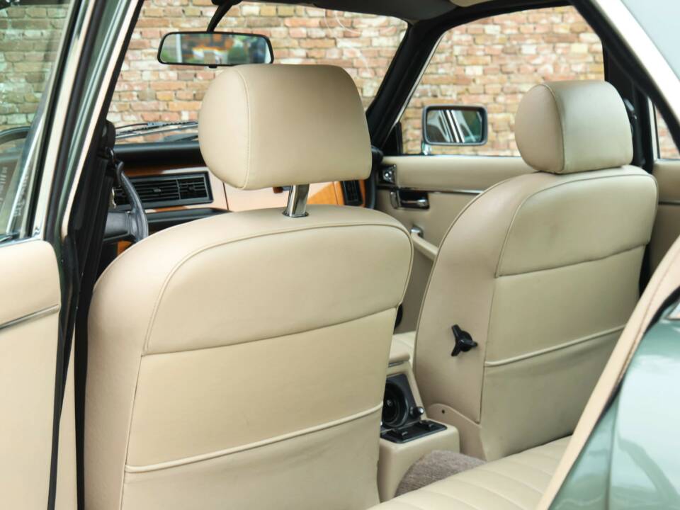 Image 30/50 of Jaguar XJ 6 4.2 (1985)