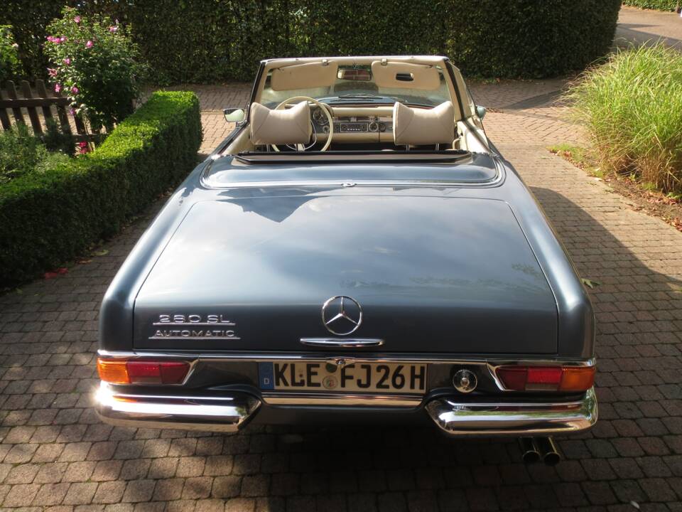 Image 9/38 de Mercedes-Benz 280 SL (1970)