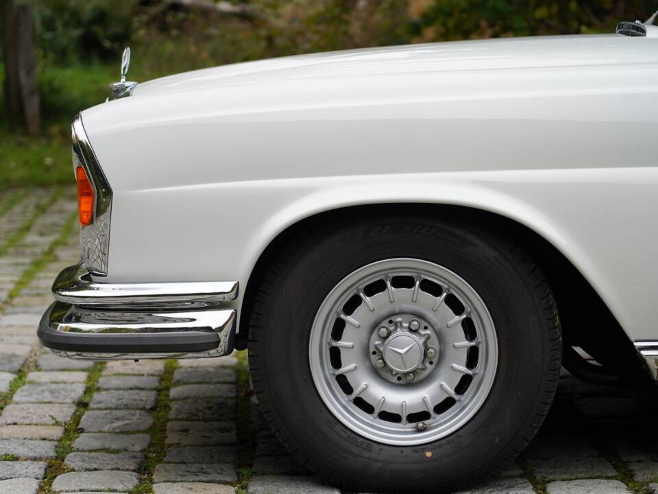 Image 10/15 of Mercedes-Benz 280 SE 3,5 (1971)