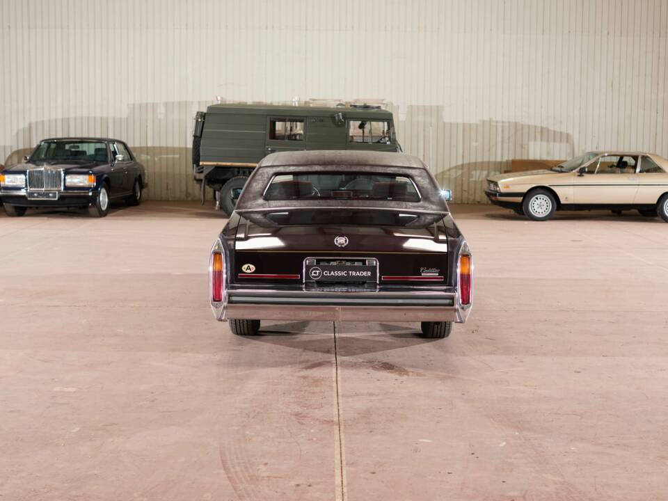 Image 11/58 of Cadillac Brougham Elegance (1988)