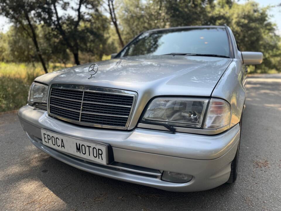 Image 19/36 of Mercedes-Benz C 43 AMG T (1998)