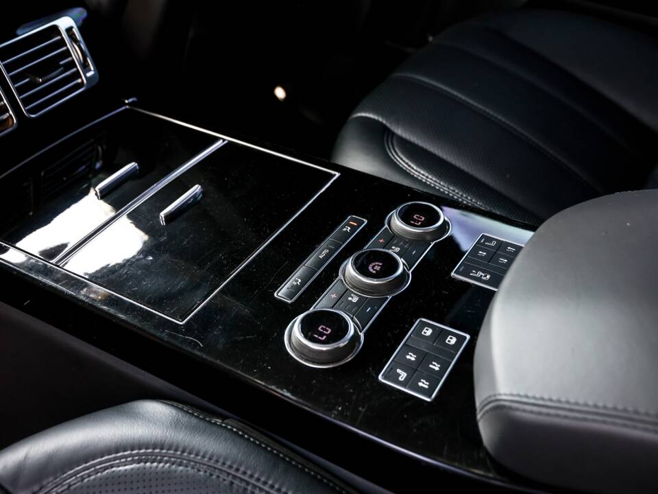 Immagine 22/30 di Land Rover Range Rover Autobiography SDV8 (2016)