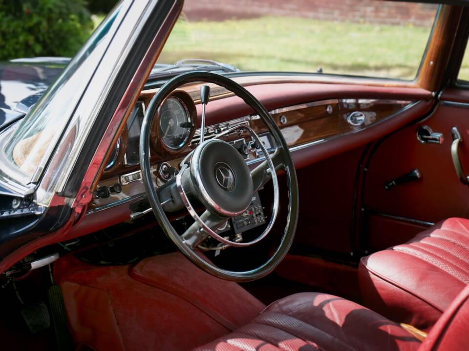 Image 20/39 of Mercedes-Benz 300 SE (1962)