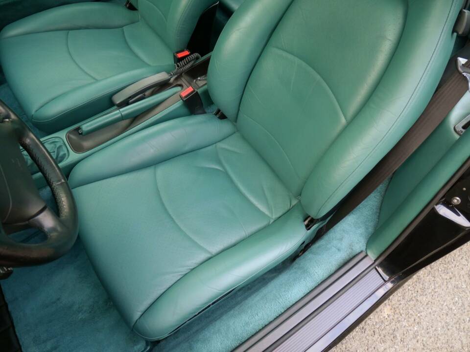 Image 22/36 de Porsche 911 Carrera 4S (1998)