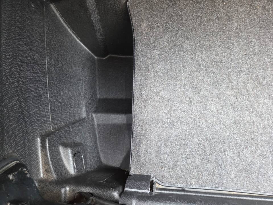 Bild 28/39 von Mercedes-Benz 190 E 1.8 (1992)