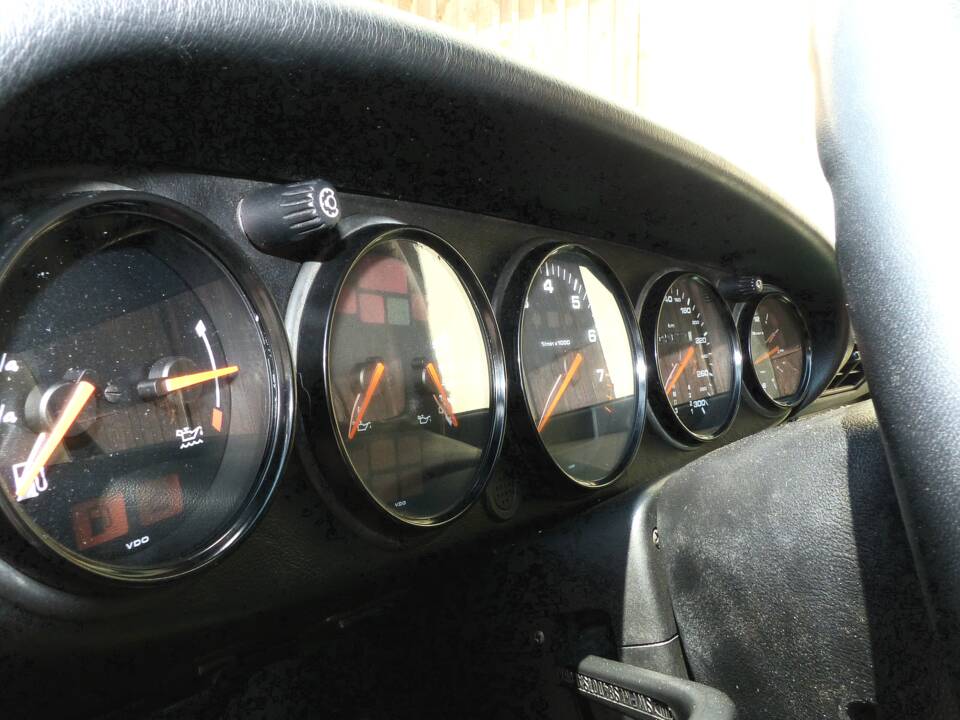 Image 28/30 of Porsche 911 Carrera 2 (1992)