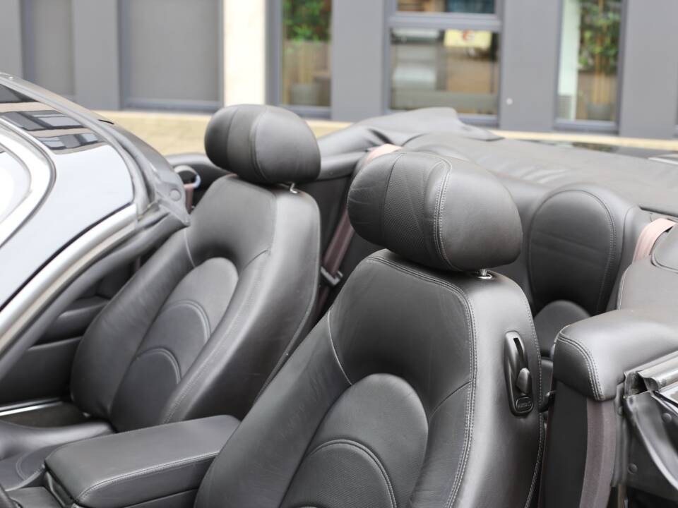 Immagine 19/45 di Jaguar XKR (2001)