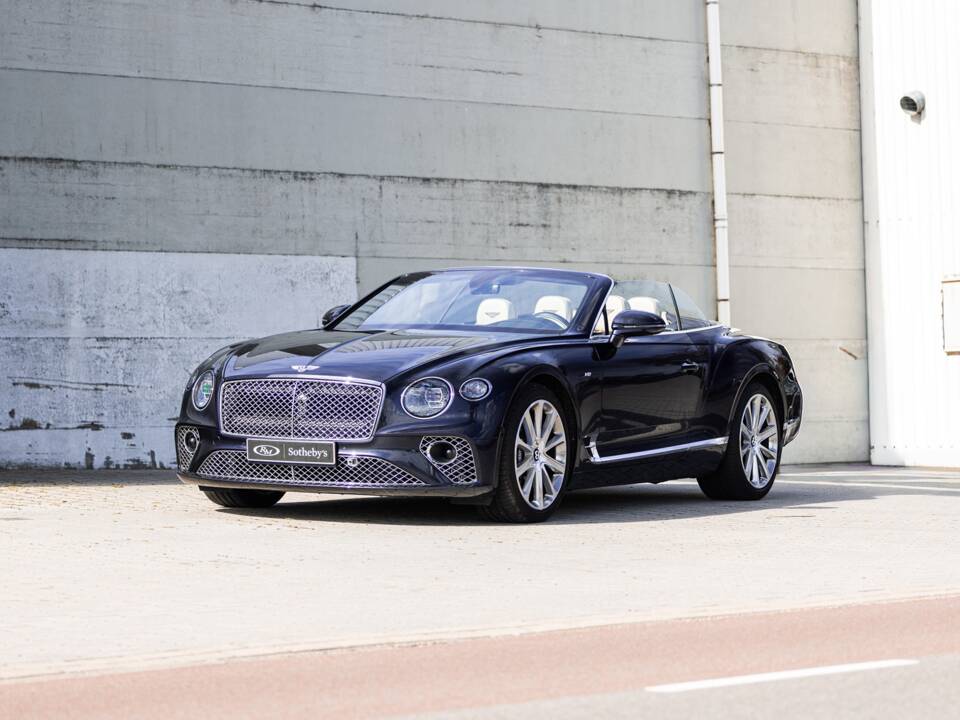 Imagen 6/22 de Bentley Continental GTC V8 (2020)