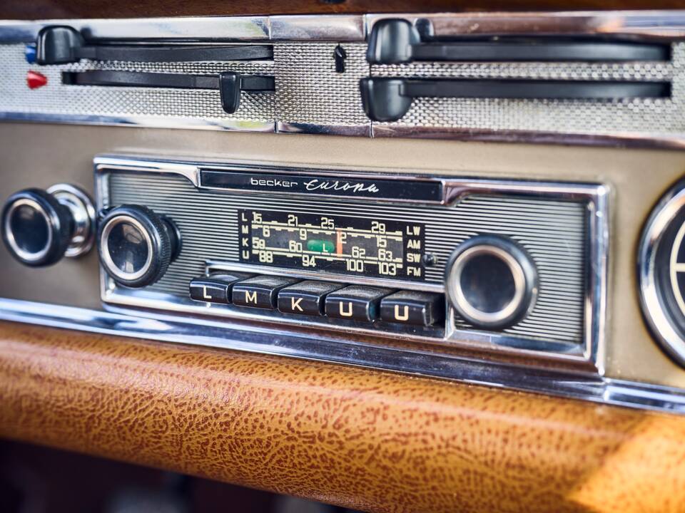 Image 13/31 of Mercedes-Benz 280 SL (1969)