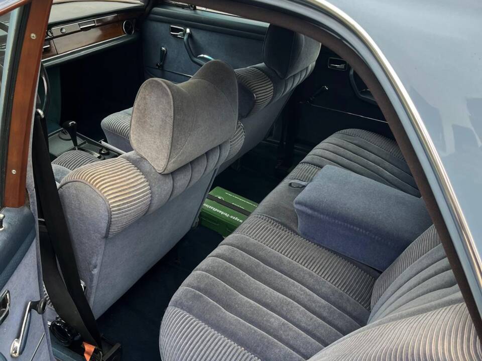 Image 9/10 of Mercedes-Benz 280 SE 3,5 (1972)