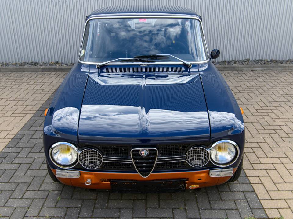 Image 13/56 of Alfa Romeo Giulia Nuova Super 1300 (1974)