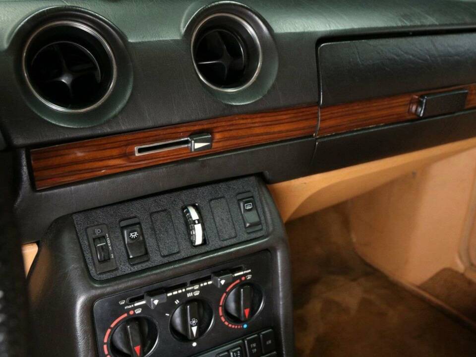 Bild 25/49 von Mercedes-Benz 250 lang (1985)