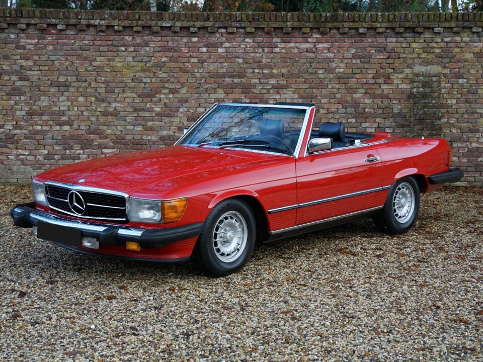 Imagen 5/7 de Mercedes-Benz 500 SL (1983)