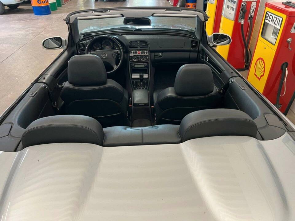 Imagen 20/20 de Mercedes-Benz CLK 230 Kompressor (2001)