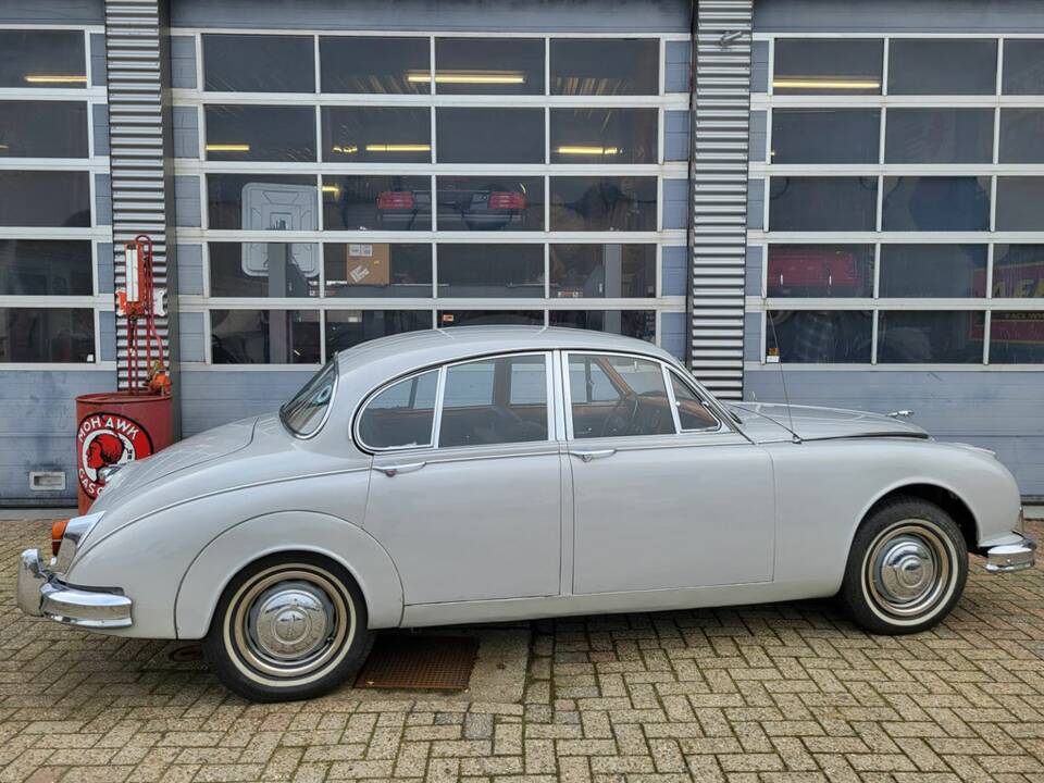 Image 8/8 of Jaguar Mk II 3.8 (1961)