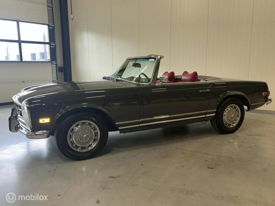 Image 26/40 of Mercedes-Benz 280 SL (1970)
