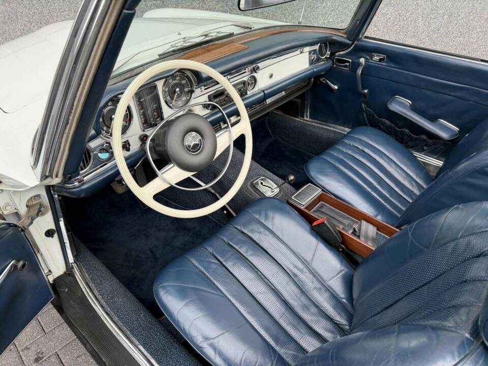Image 35/50 of Mercedes-Benz 280 SL (1971)