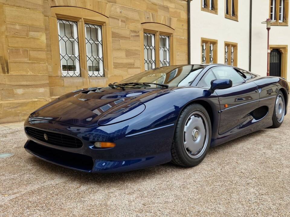 Image 1/17 of Jaguar XJ 220 (1994)