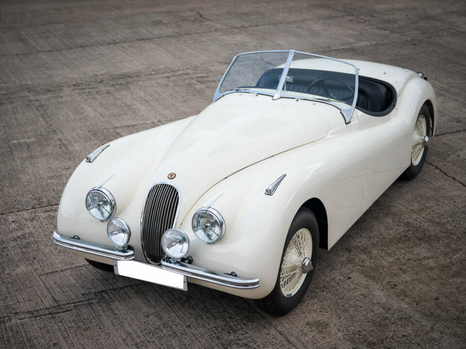 Image 1/8 of Jaguar XK 120 OTS (1952)