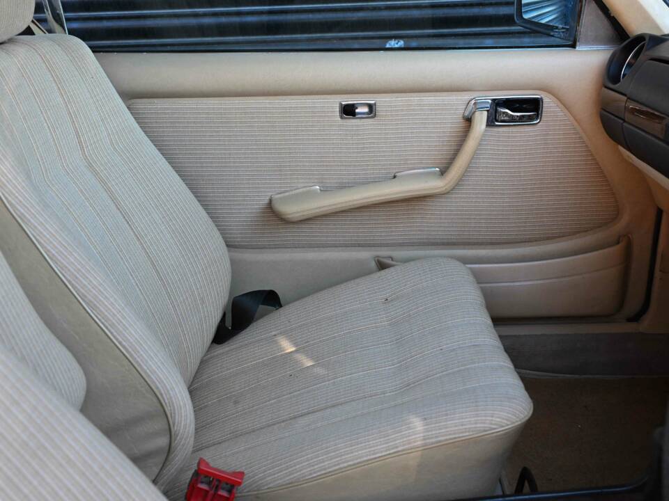 Bild 32/50 von Mercedes-Benz 280 CE (1983)