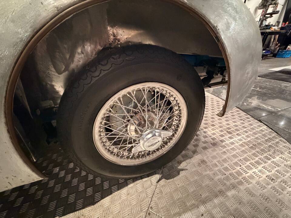 Immagine 35/39 di Jaguar XK 140 DHC (1955)