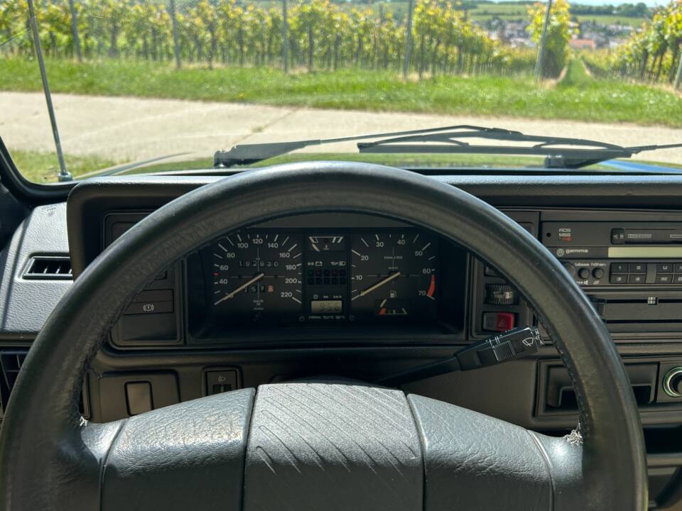 Image 11/22 de Volkswagen Golf I Cabrio 1.8 (1992)