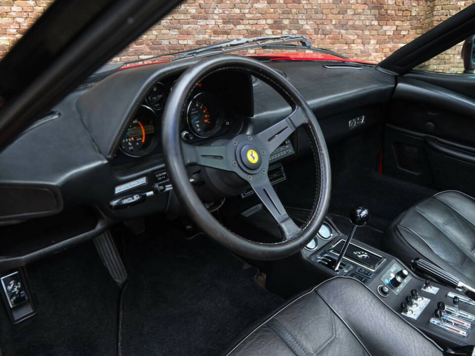 Image 28/50 de Ferrari 308 GTSi (1981)