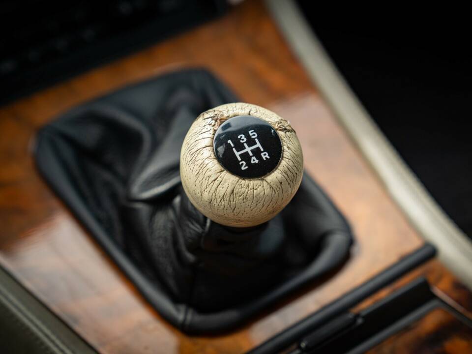 Image 36/50 of Jaguar XJ6 3.2 (1995)