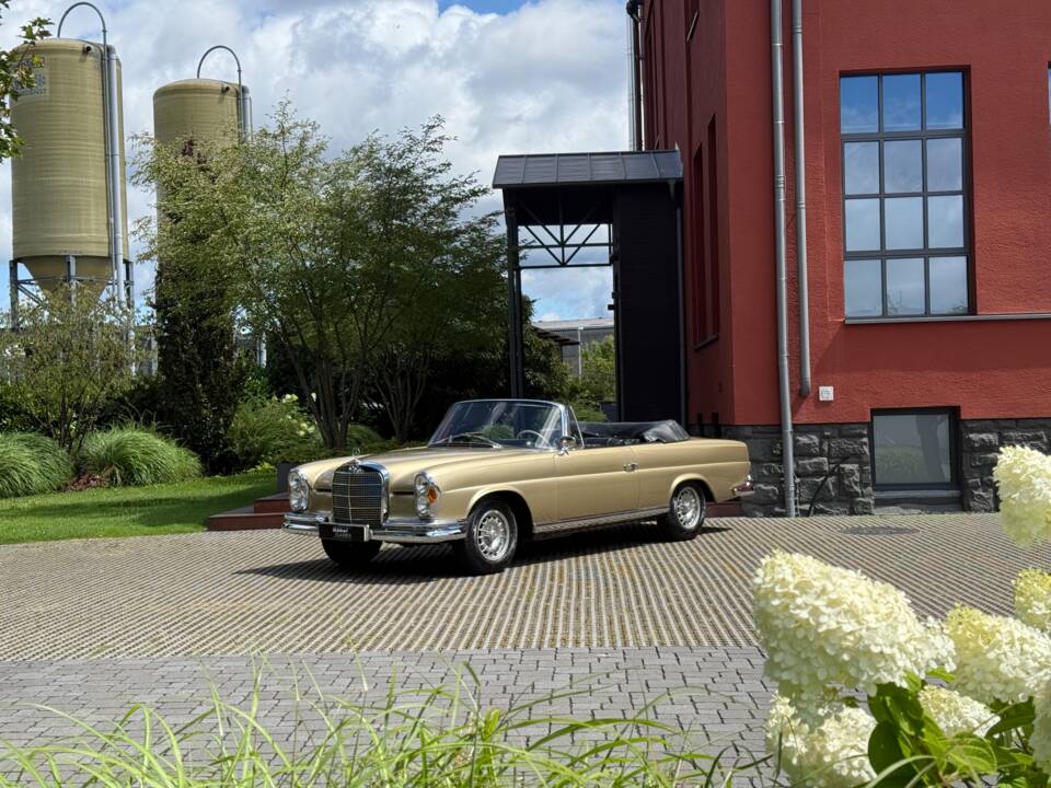 Image 37/39 de Mercedes-Benz 280 SE (1968)