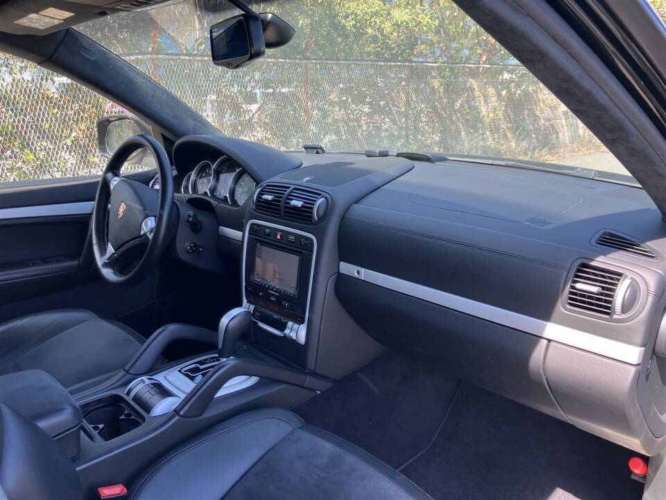 Immagine 15/40 di Porsche Cayenne GTS (2008)