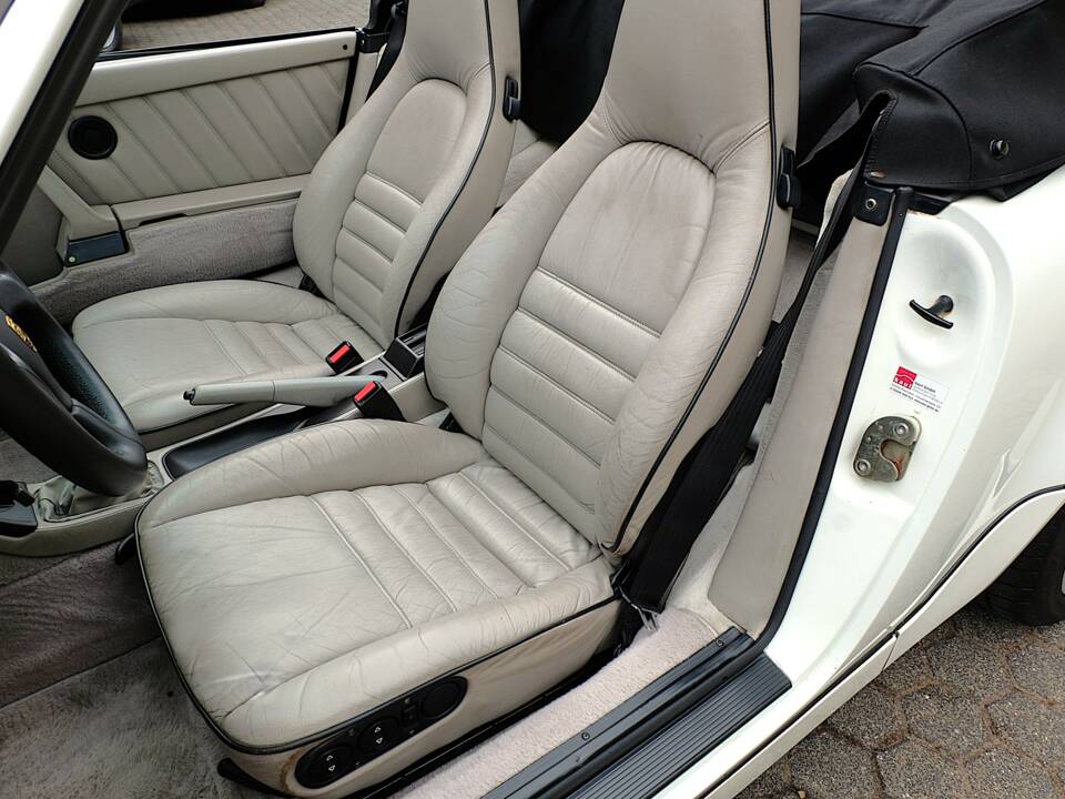 Afbeelding 31/59 van Porsche 911 Carrera 2 (1991)