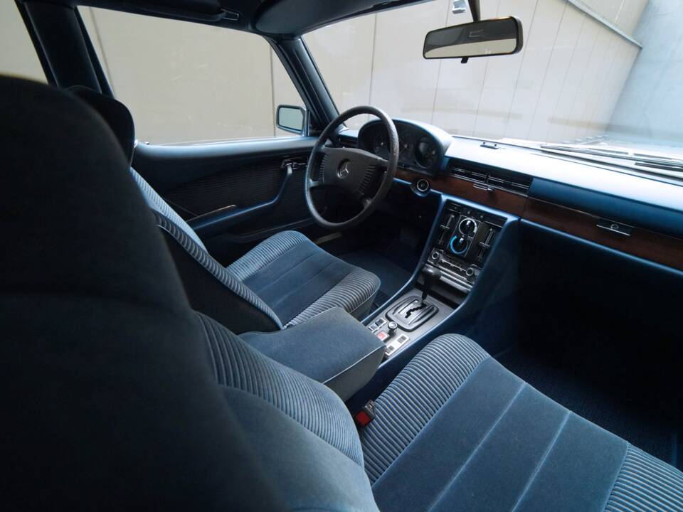 Bild 46/95 von Mercedes-Benz 450 SEL 6,9 (1976)