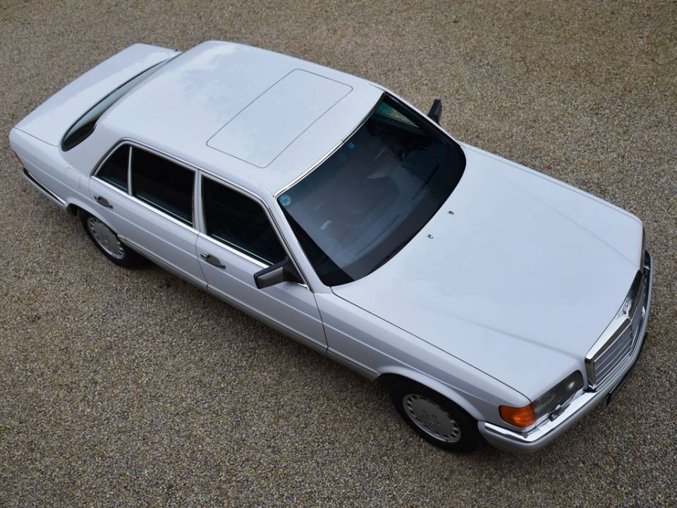 Immagine 9/47 di Mercedes-Benz 560 SEL (1989)