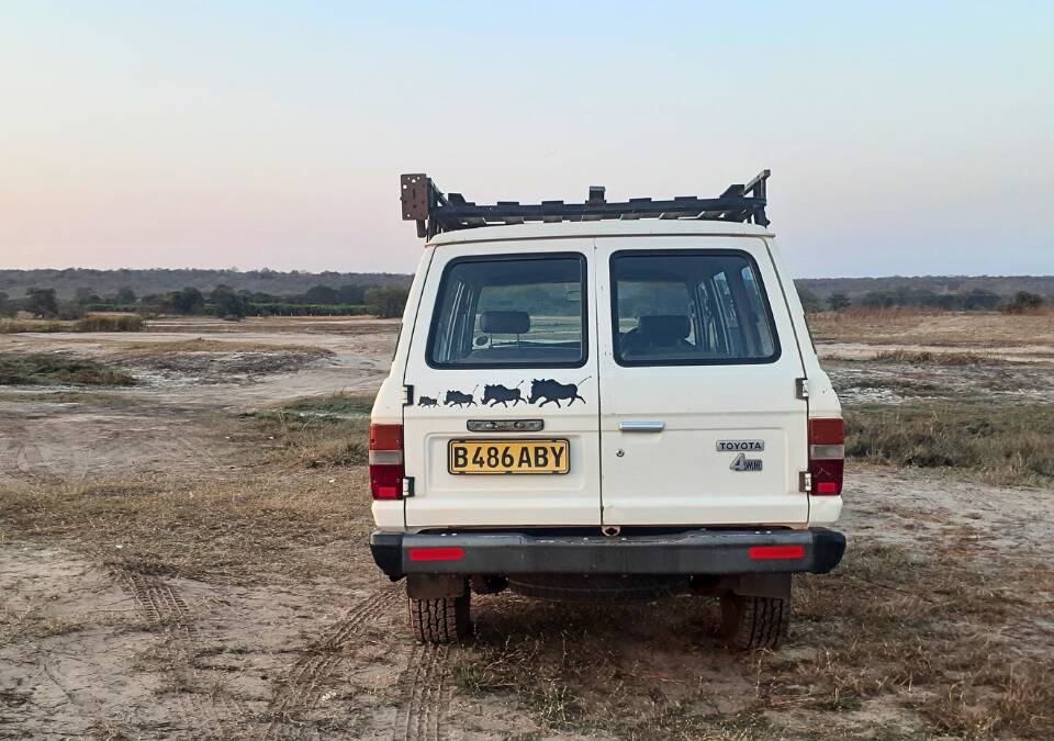 Image 6/61 of Toyota Land Cruiser FJ 62 (1989)
