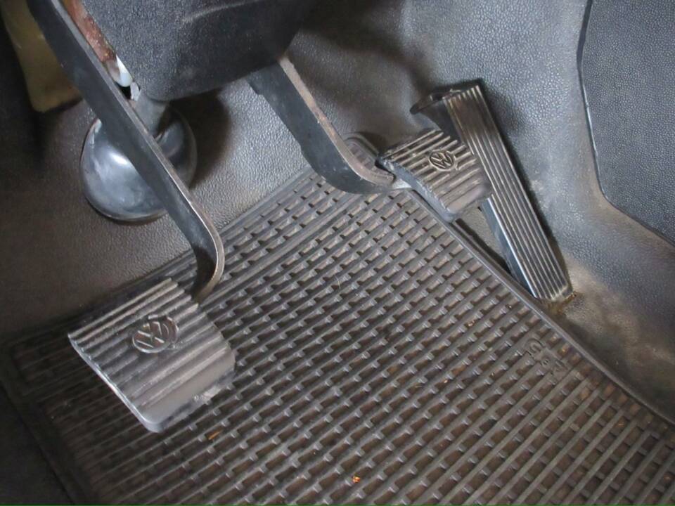 Image 14/40 of Volkswagen T3 Caravelle 2.0 (1987)