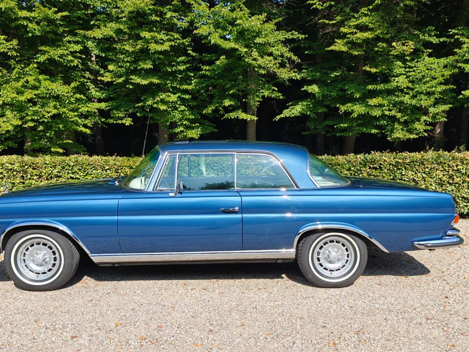 Immagine 2/17 di Mercedes-Benz 280 SE 3,5 (1971)