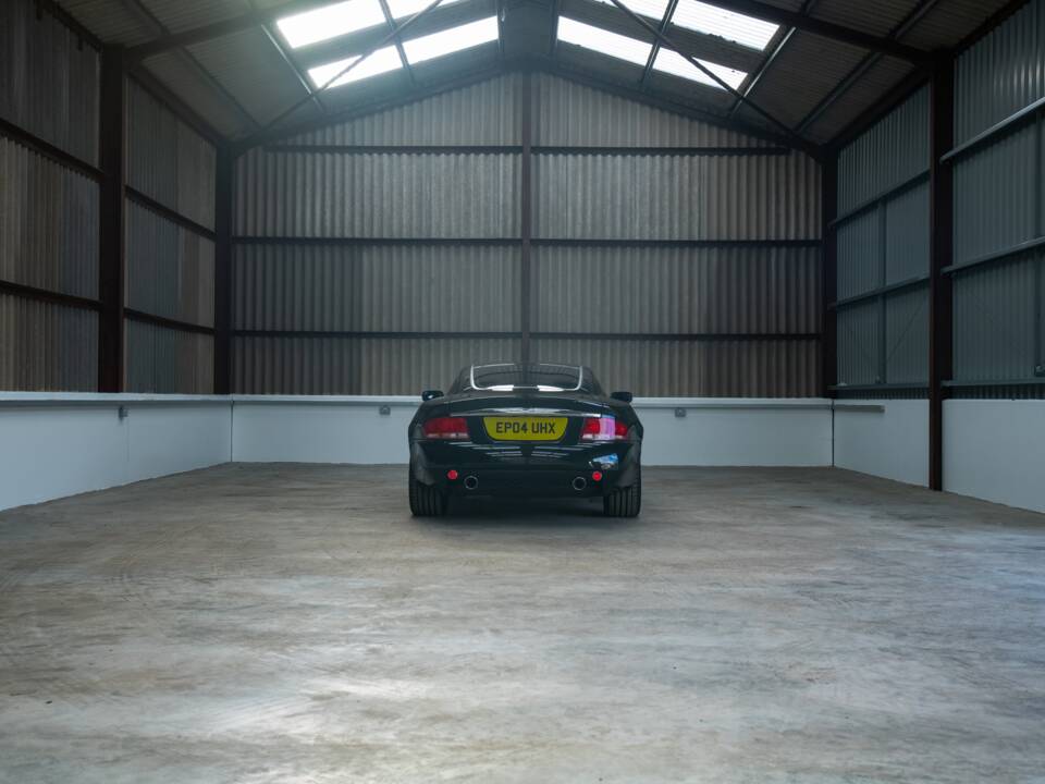 Image 8/50 de Aston Martin V12 Vanquish (2004)