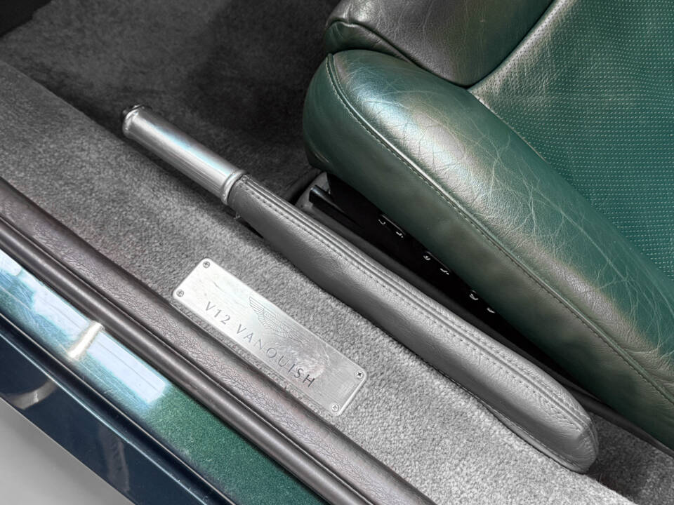 Image 29/43 of Aston Martin V12 Vanquish (2003)