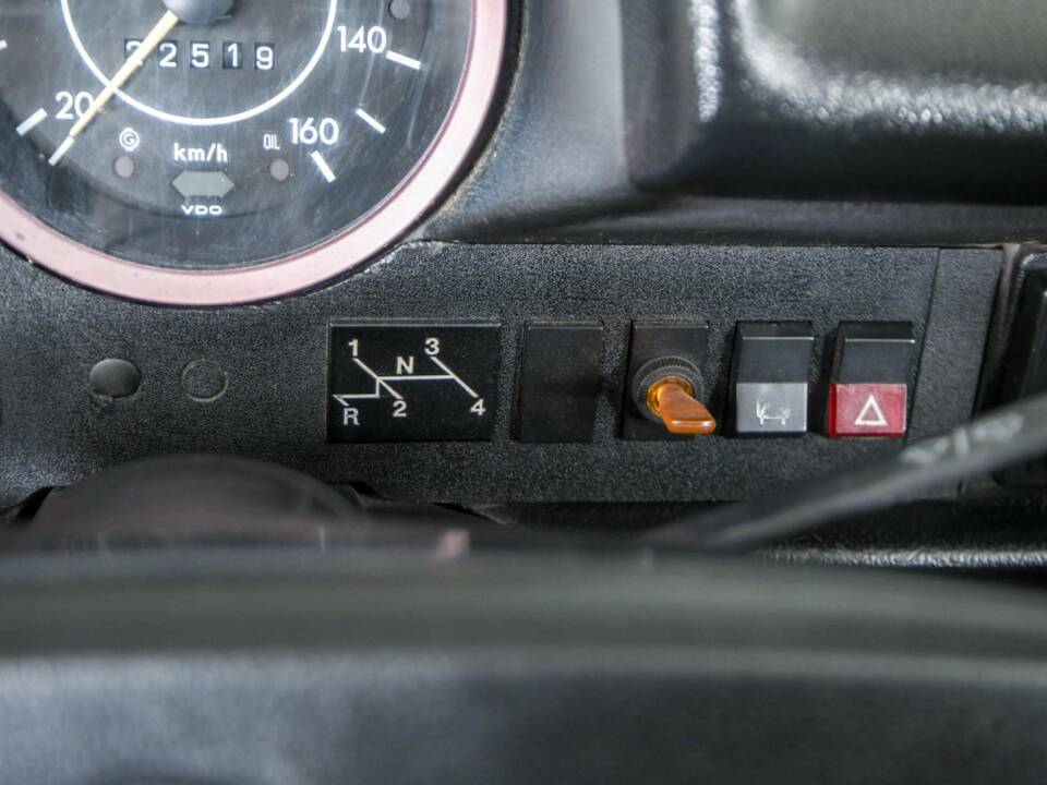 Bild 23/50 von Volkswagen Käfer 1303 LS (1976)