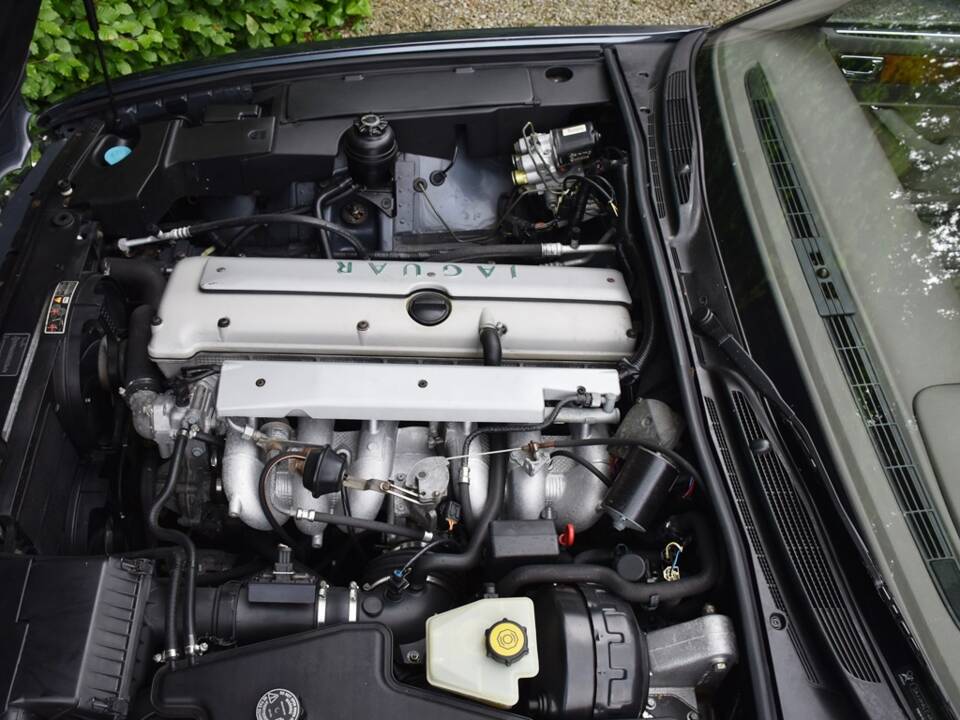 Image 37/40 of Jaguar XJ 6 4.0 Sovereign (1995)