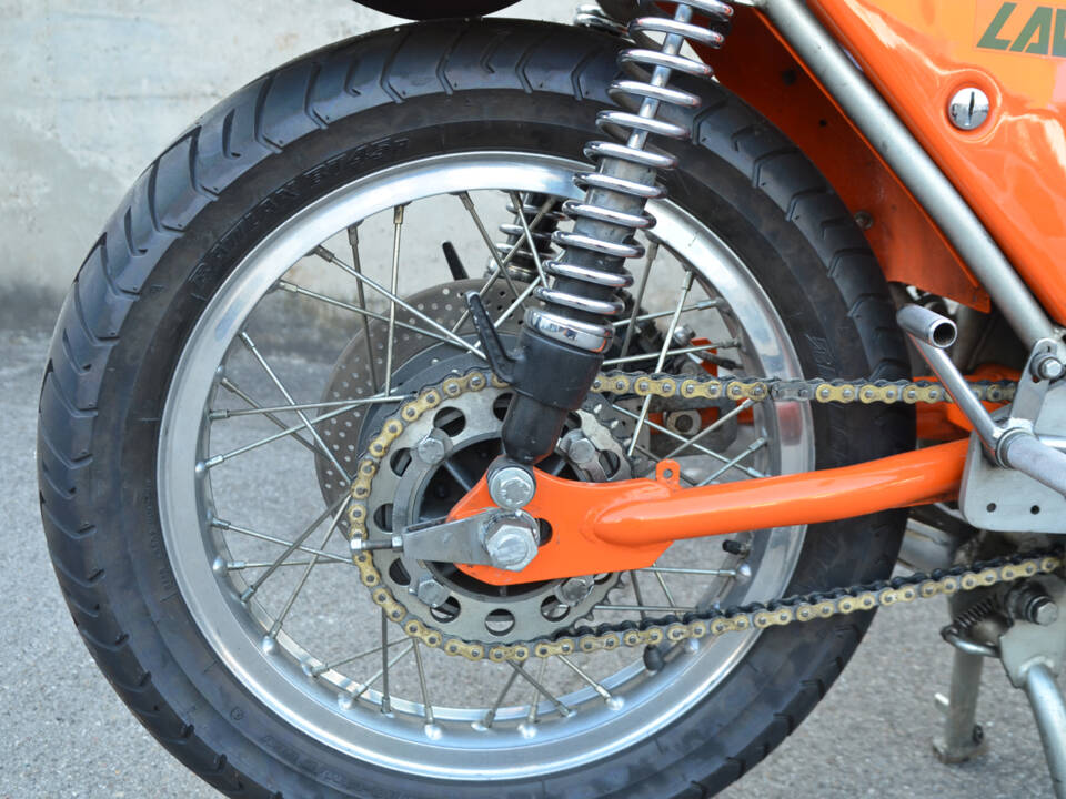 Image 28/36 of Laverda DUMMY (1975)