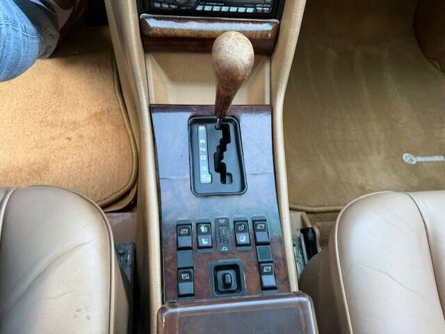 Image 14/22 of Mercedes-Benz 500 SEC (1984)