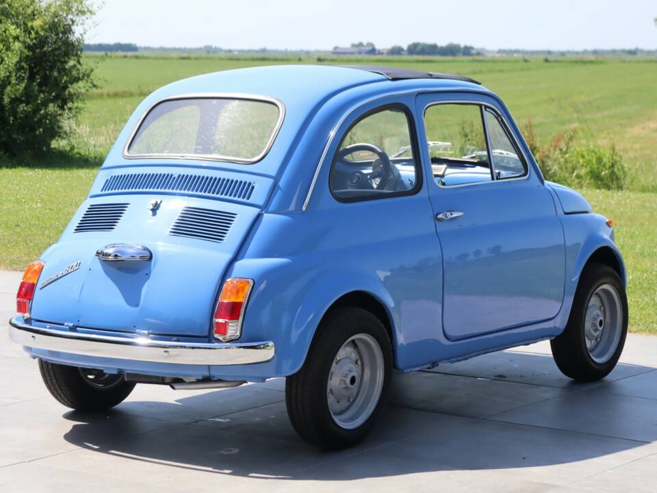 Image 22/50 of FIAT 500 F (1967)