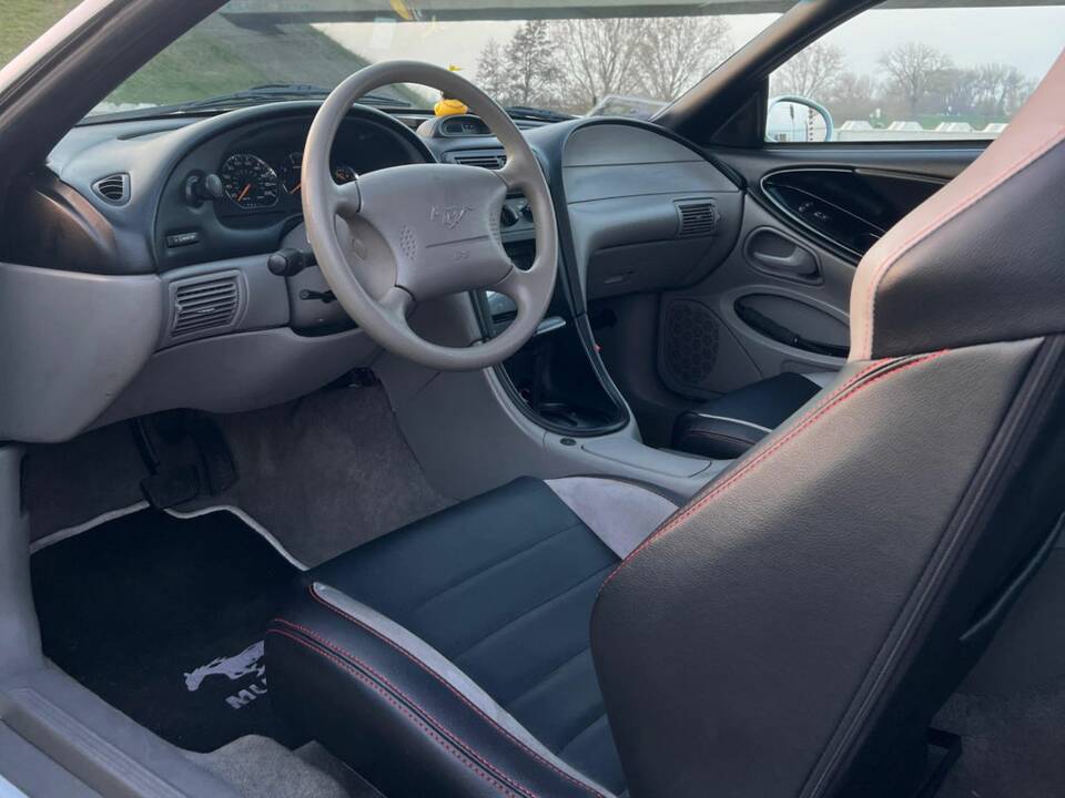 Image 2/8 de Ford Mustang Cobra (1996)
