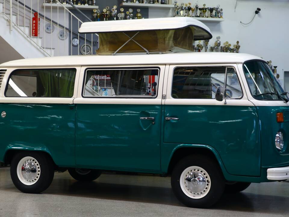 Bild 6/38 von Volkswagen T2b Camper (1974)