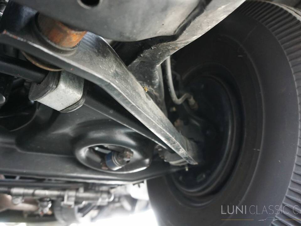 Image 64/77 of Ford Fairlane 500 Club Victoria (1958)