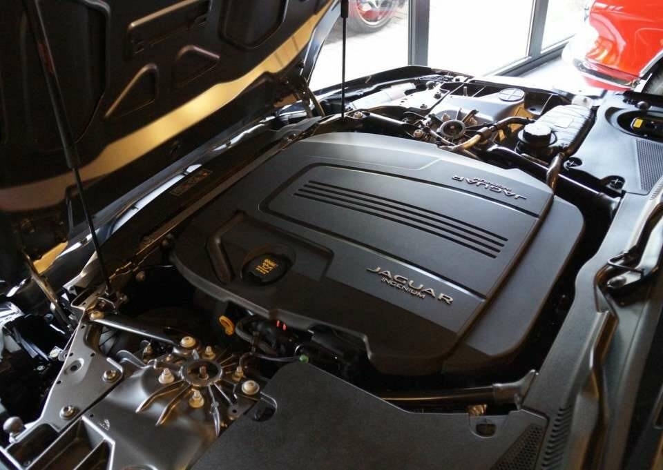 Image 14/50 of Jaguar F-Type (2019)