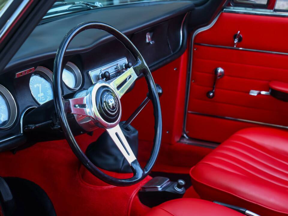 Obraz 12/50 pojazdu Alfa Romeo Giulia 1600 GTC (1966)